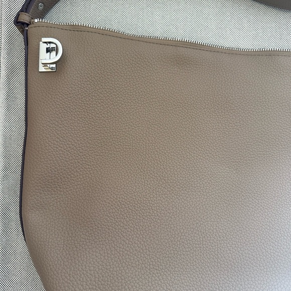 NWT Women’s DKNY Taupe Leather Shoulder Bag - Picture 3 of 9